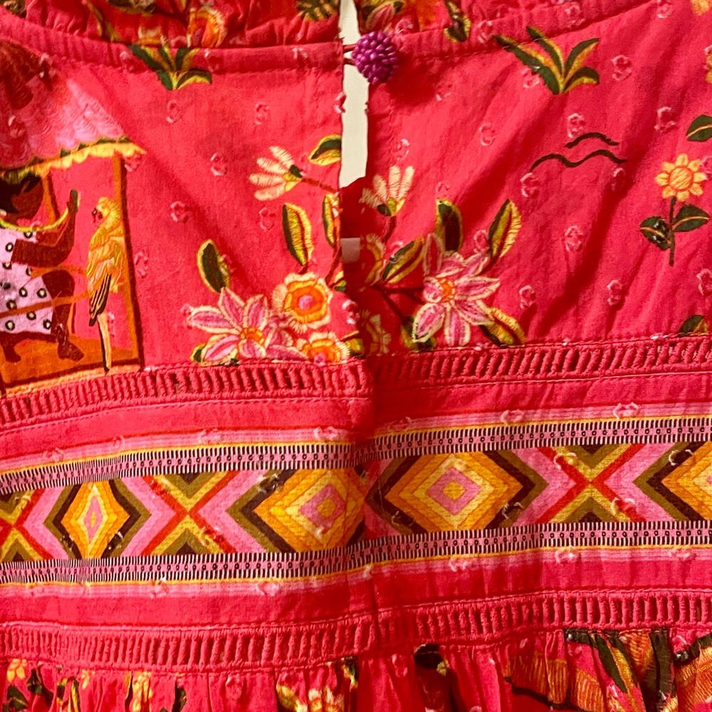 Gently used (worn 3 times) Farm Rio Secret Garden Blouse NWT Large.  100% cotton